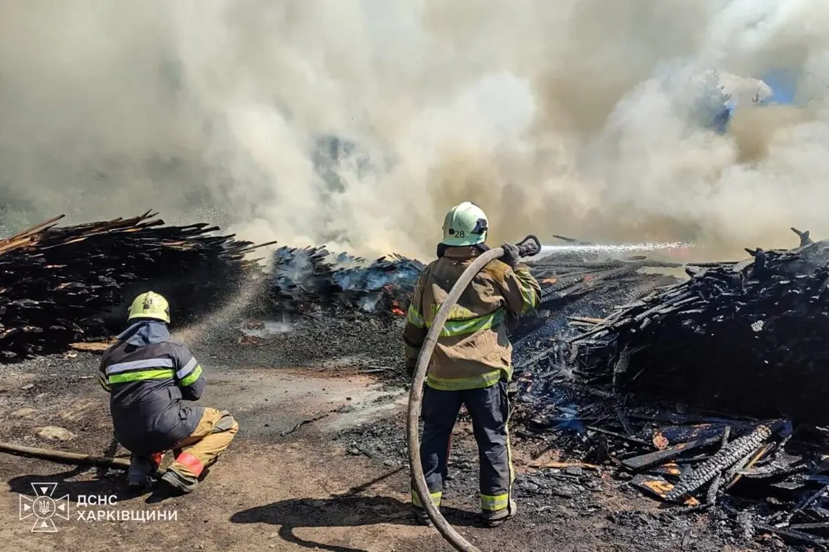 Удар по Ізюму: двоє загиблих, четверо поранених, пожежа на 400 кв. м