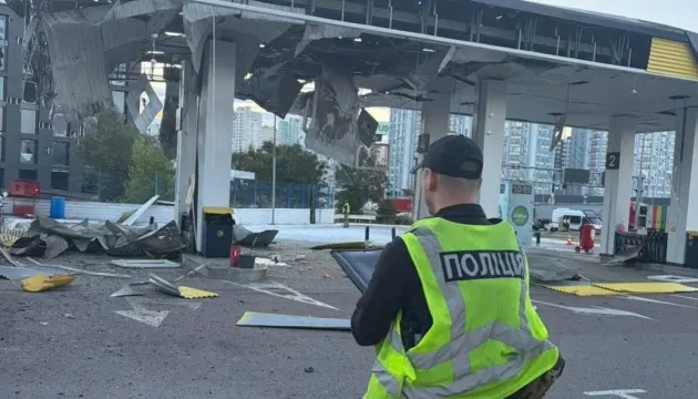 Дронова атака на Київ: загинув чоловік, восьмеро поранених