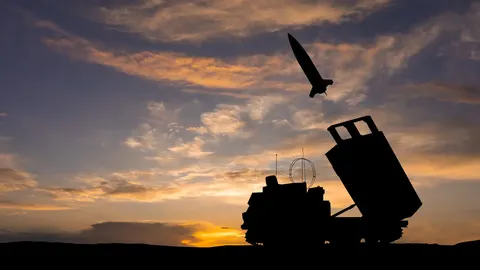 Росіяни вночі атакували Київ ракетами: у двох районах пожежі