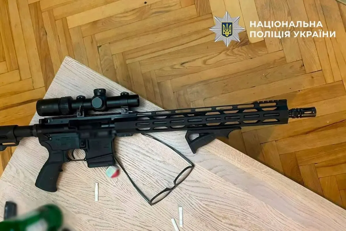 Стрілянина з балкона у Києві: чоловікові загрожує до п'яти років