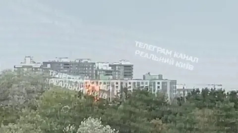 У Києві через ранкову атаку дронів загорілася 16-поверхівка