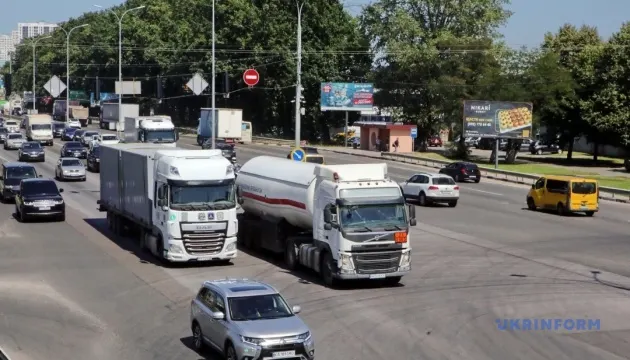 У Києві через спеку обмежили рух великовагових вантажівок
