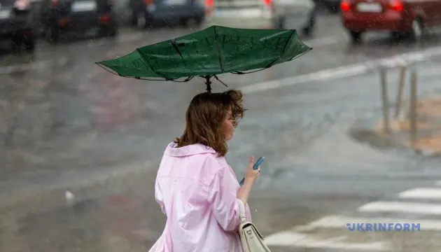 Субота в Україні: до +27°, дощі та грози у західних і північних областях
