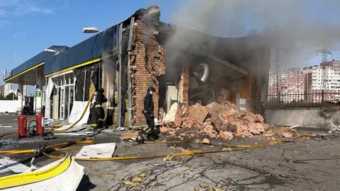 Атака дронів на Київ: влучання в АЗС у Голосіївському районі, шестеро постраждал