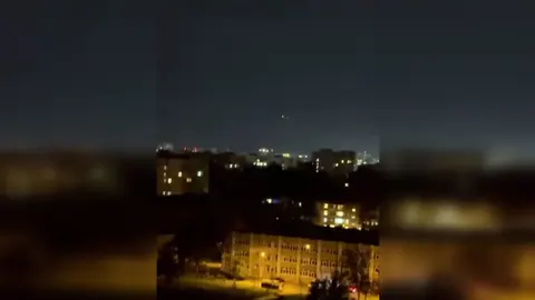 У небі над Львовом помітили загадковий об'єкт з вогнями: що відомо