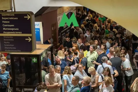 У Києві через тривоги можуть запустити тимчасові автобуси та додаткові поїзди ме