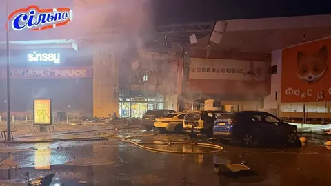 Удар по ТРЦ у Сумах: троє загиблих, 14 поранених, рятувальники працюють