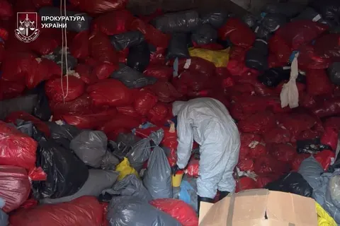У Києві виявили склад із небезпечними медичними відходами