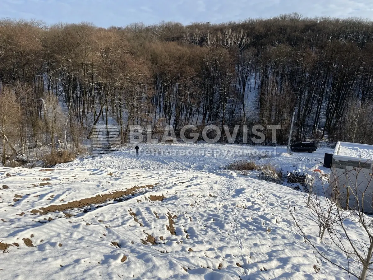У Хотові продають ділянку під будівництво: ціна та умови