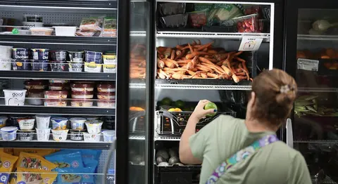 Київ сформував запаси продуктів і води на випадок тривалих відключень світла