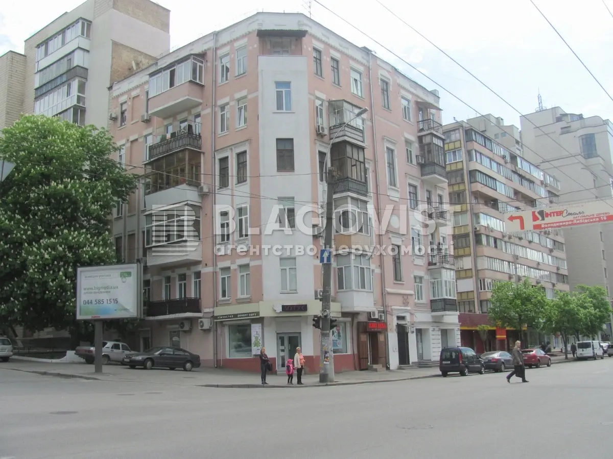 У Києві виставили на продаж десятки нежитлових приміщень