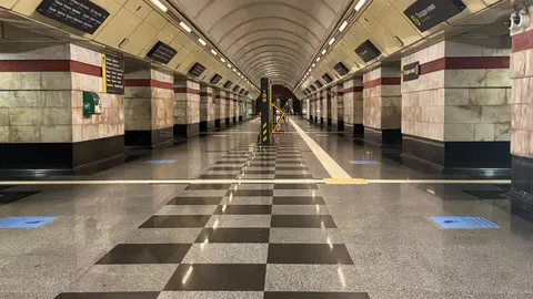 У київському метро на "Сирець" тестують нове зонування платформи для укриття