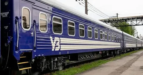 Через обстріли залізниці частина поїздів затримується: найбільше — майже на 12 г