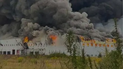 У Борисполі згоріли склади VARUS та «ЕКО маркет»: що з товарами у магазинах