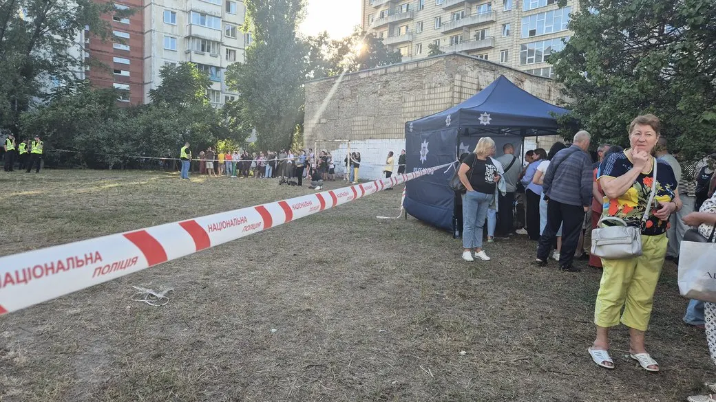 Удар по Дніпровському району Києва: загинула жінка, є поранені