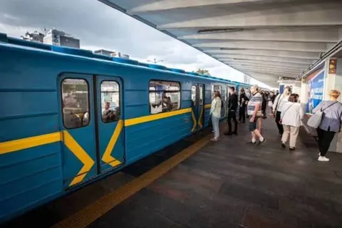 Червона лінія метро у Києві не працюватиме наземно під час тривоги — у КМДА пояс