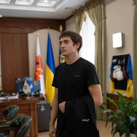 18-річний киянин, який рятував людей після ракетного удару, отримав відзнаку ДСН