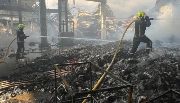 Пожежу на складі «Аврори» під Києвом локалізовано
