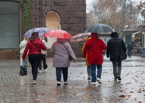 У Києві 24 вересня похолодає: дощ і максимум +13°