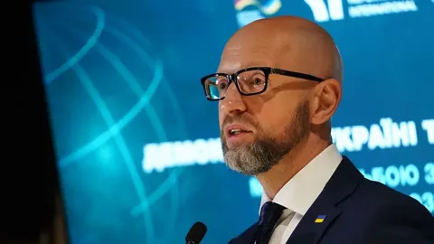 Яценюк просить Трампа надати Україні новий лендліз