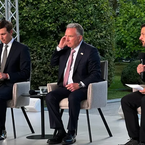 США готові продовжити переговори після візиту посланців до Києва