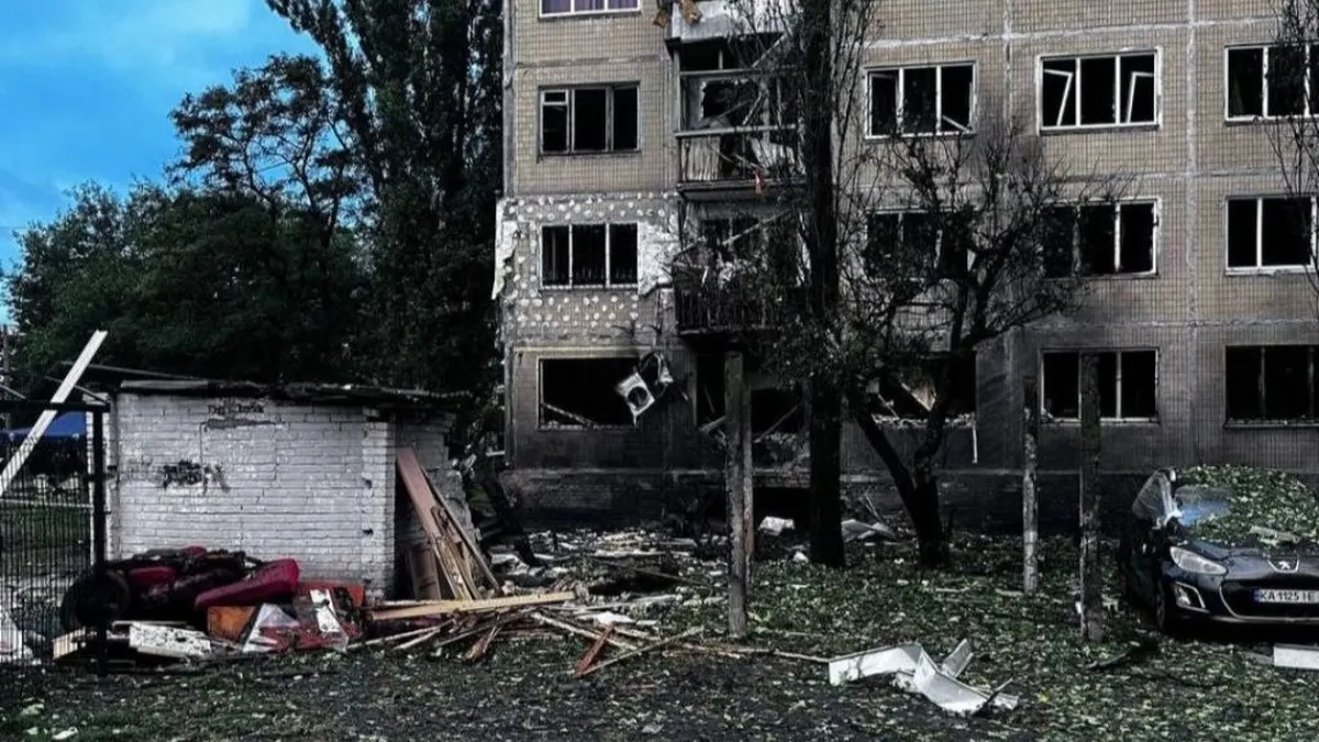 Атака безпілотників на Дніпровський район Києва: п'ятеро постраждалих