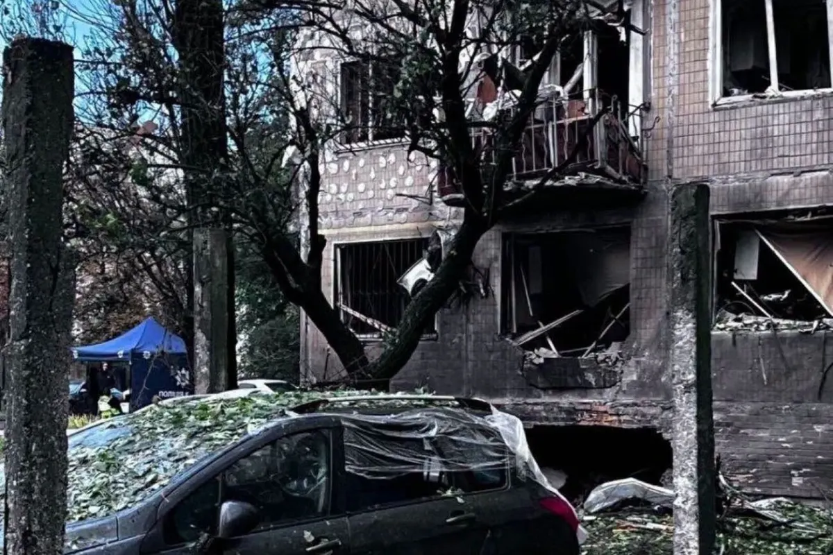 У Дніпровському районі Києва відкрили штаб допомоги постраждалим від обстрілу