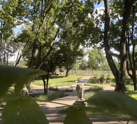 У Дніпровському районі завершили оновлення скверу на ДВРЗ та запустили фонтан