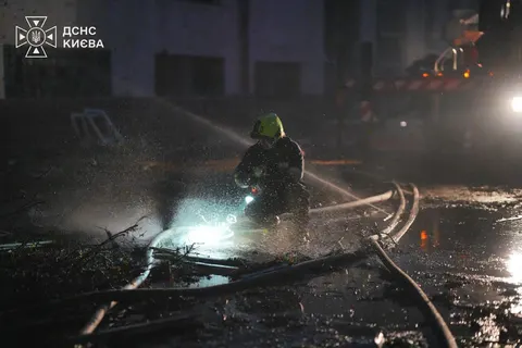 Балістичний удар по залізничному депо в Києві: семеро загиблих