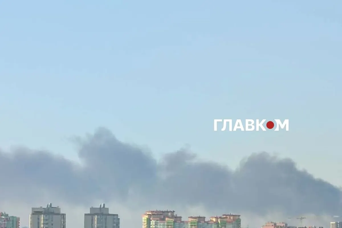 У Голосієві вранці ліквідовують пожежу після падіння уламків дрона