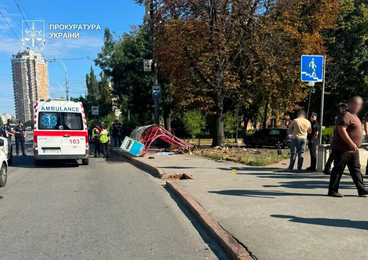 Смертельна ДТП на зупинці в Києві: двоє загиблих, водія затримано