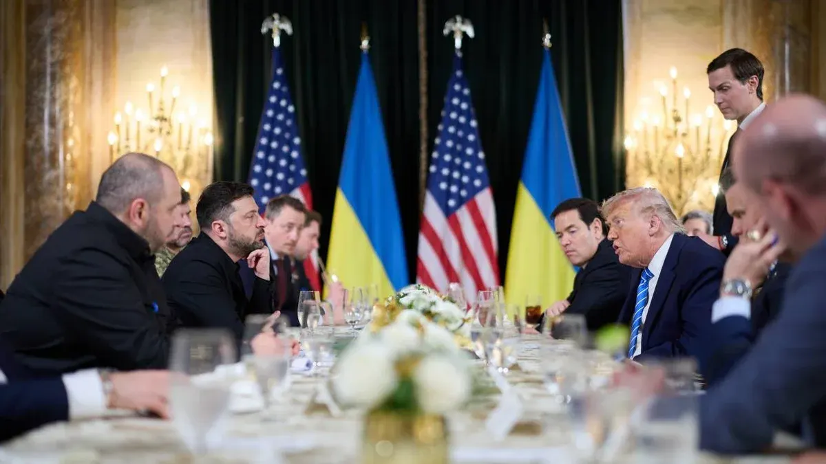 Мирні переговори з Росією: чого очікують і побоюються в українській владі