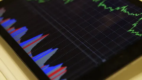 ПФТС працює з перебоями: обстріли Києва порушили інтернет у клієнтів біржі