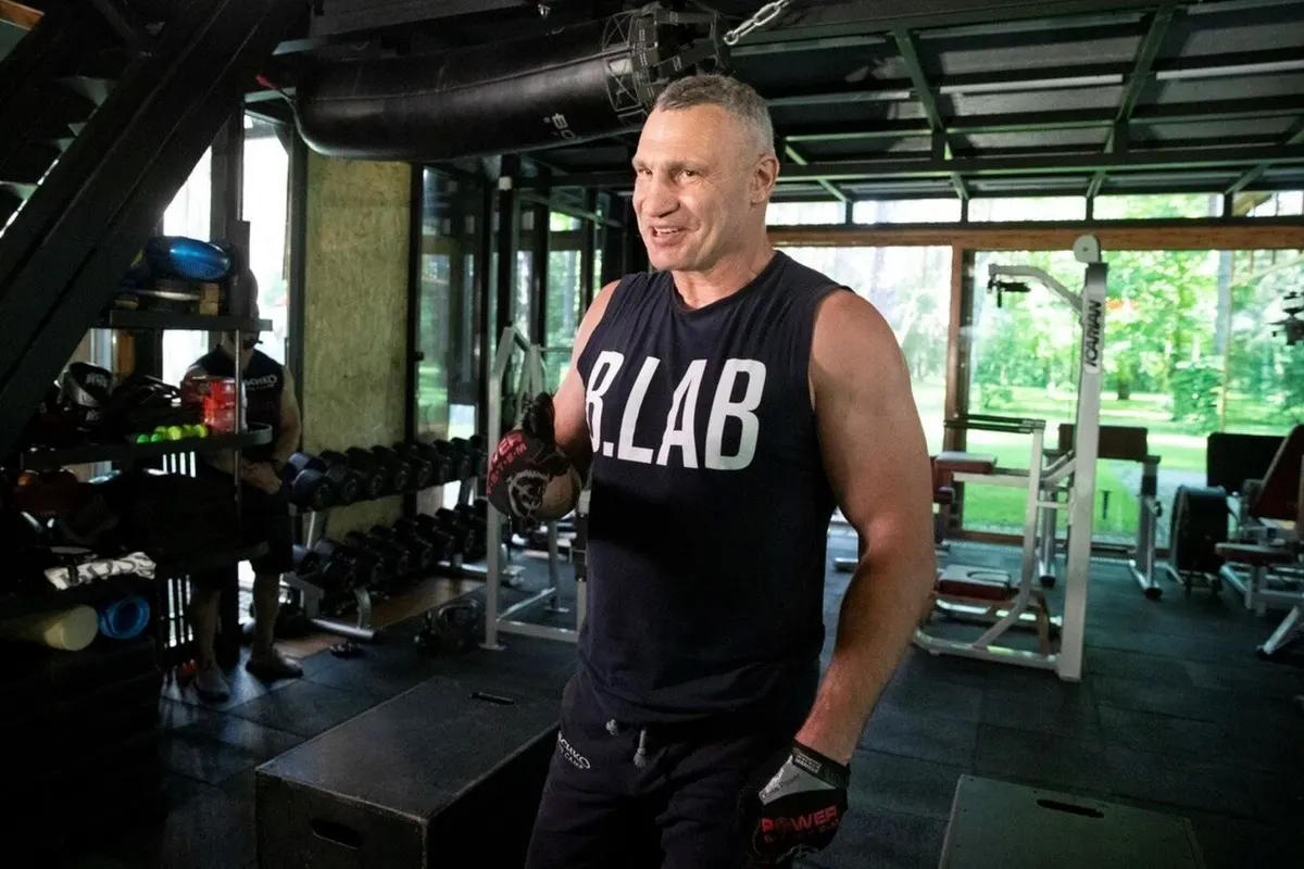 Кличко показав відео до свого 55-річчя, яке відкладав через обстріл Києва