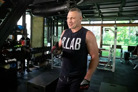 Кличко показав відео до свого 55-річчя, яке відкладав через обстріл Києва