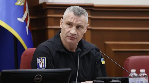 Київ посилює транспорт між берегами та планує рух мостами під час тривог