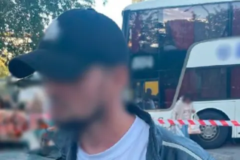 У Києві на автостанції затримали чоловіка з гранатою в сумці