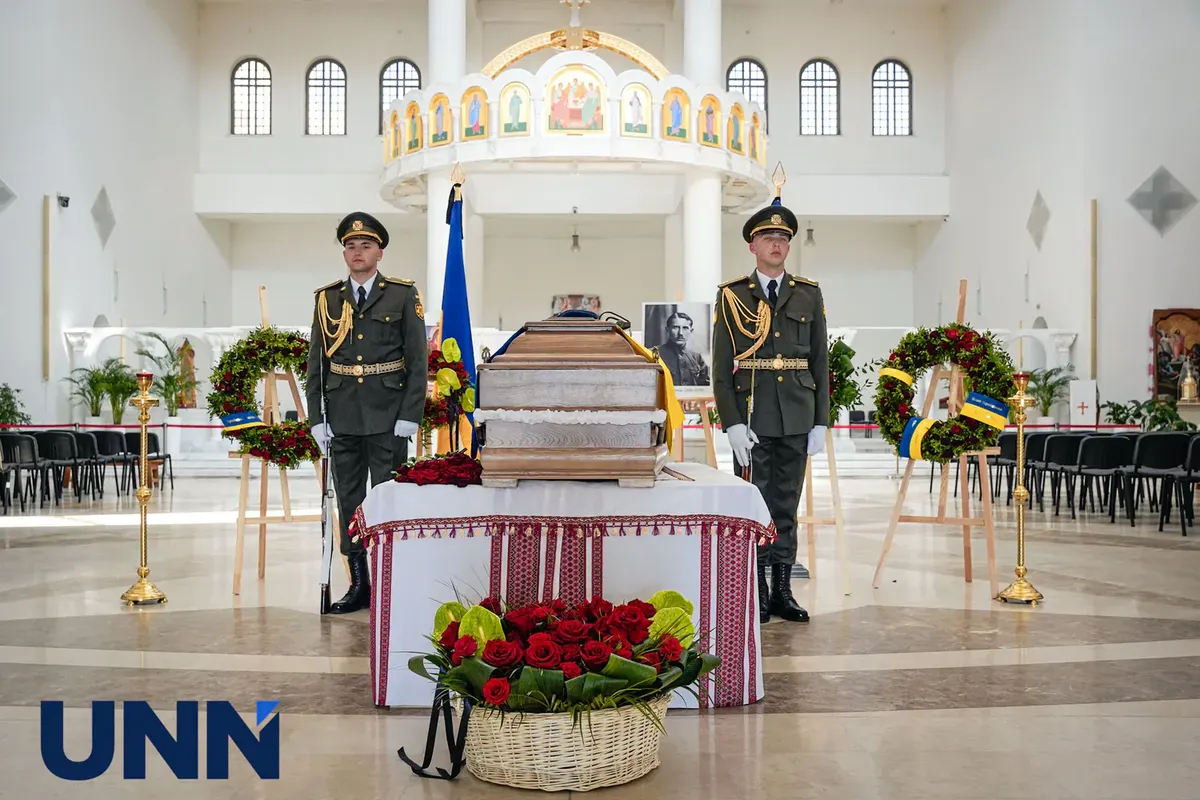 У Києві попрощалися з Євгеном Коновальцем: прах полковника повернувся в Україну