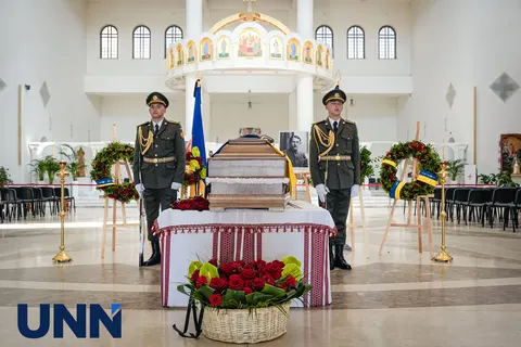 У Києві попрощалися з Євгеном Коновальцем: прах полковника повернувся в Україну