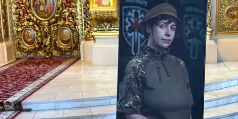 У Києві попрощалися з 25-річною парамедикинею Євою Ройтер, яка загинула під час 