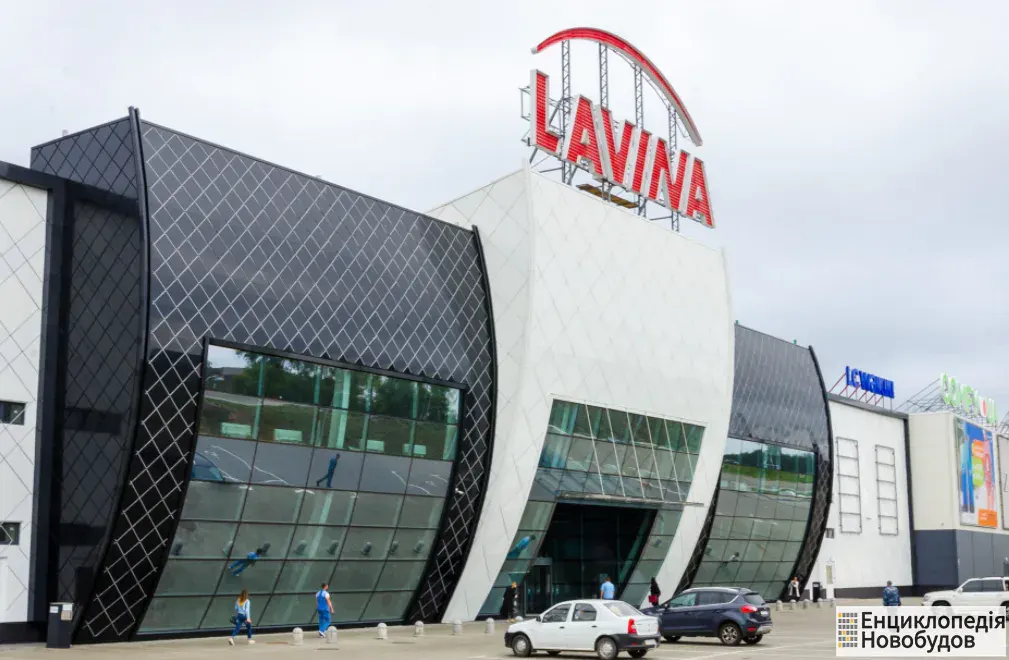 У Києві пролунали вибухи біля ТРЦ Lavina Mall: є постраждалі