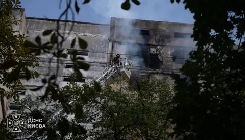 Удар дрона по багатоповерхівці в Голосіївському районі: троє постраждалих