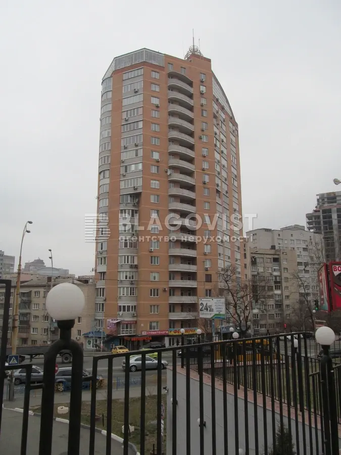 У Києві на вулиці Чорновола пропонують квартиру за 8,1 млн грн