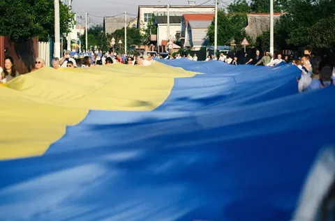 На Київщині розгорнули 500-метровий прапор України та встановили рекорд