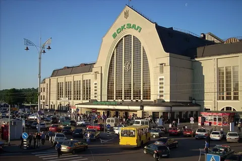 Укрзалізниця спростувала інформацію про удар по вокзалу в Києві