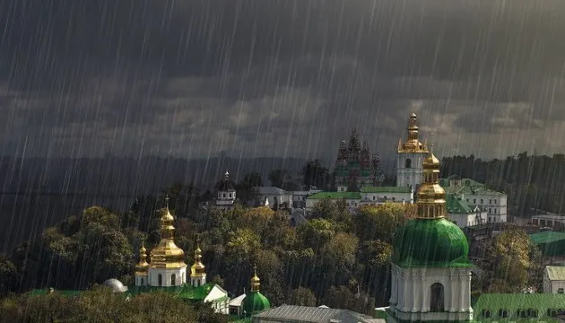 Антициклон та дощі: прогноз погоди на тиждень у Києві та області