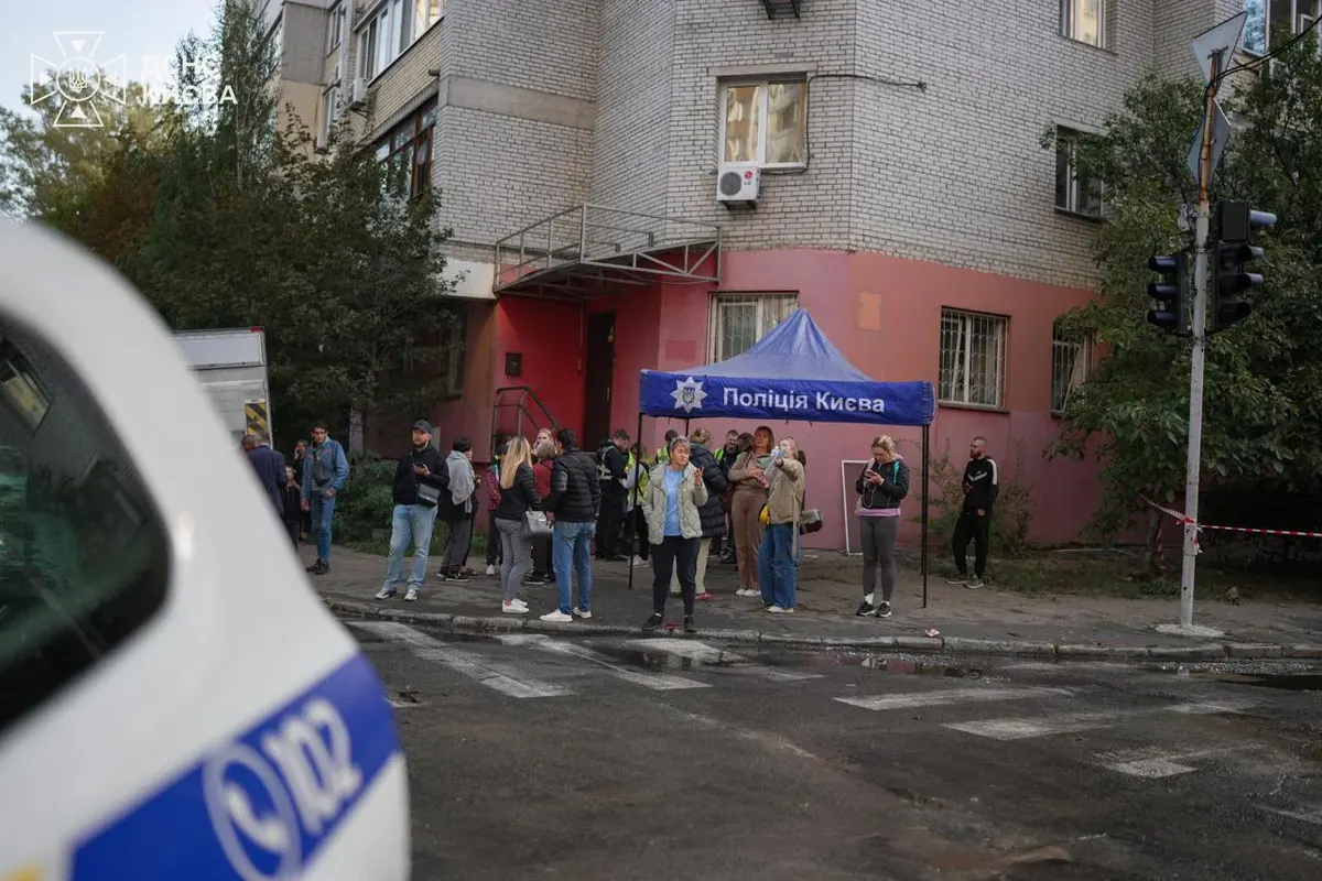 Атака на Київ: 16 постраждалих, рятувальники працюють на семи локаціях