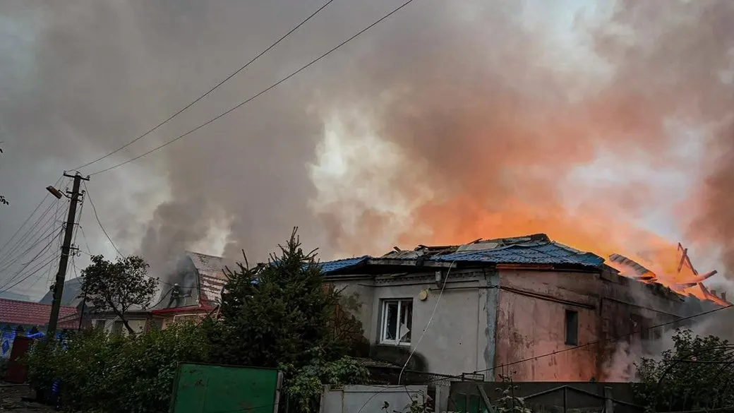Атака безпілотників на Київ та область: влучання в АЗС, пожежі, є постраждалі