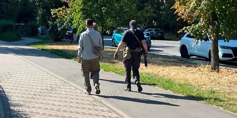 Стрілянина на Шумського: СБУ заявляє про напад на оперативників, є поранені