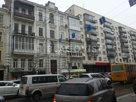 Квартира на вулиці Саксаганського: 3,8 м висоти, капремонт і парковка